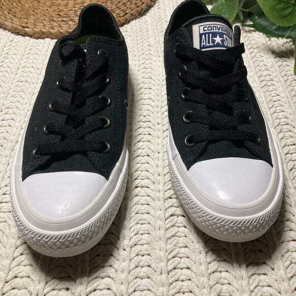 Converse All Star| Chuck Taylor 2 youth kids classic low top sneakers NWOT - Picture 2 of 14